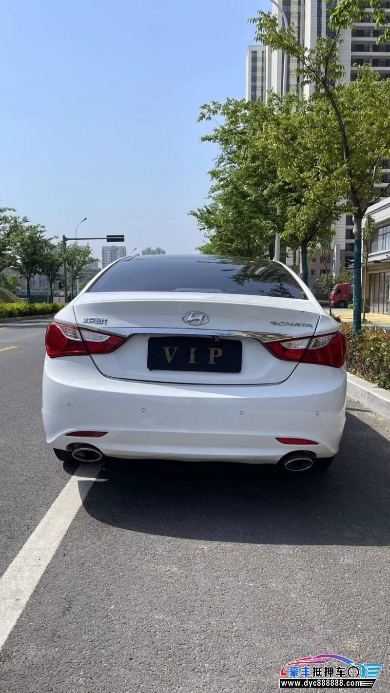 13年现代索纳塔轿车抵押车出售