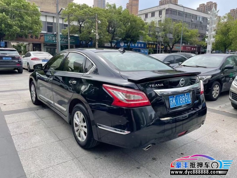 15年日产天籁轿车抵押车出售