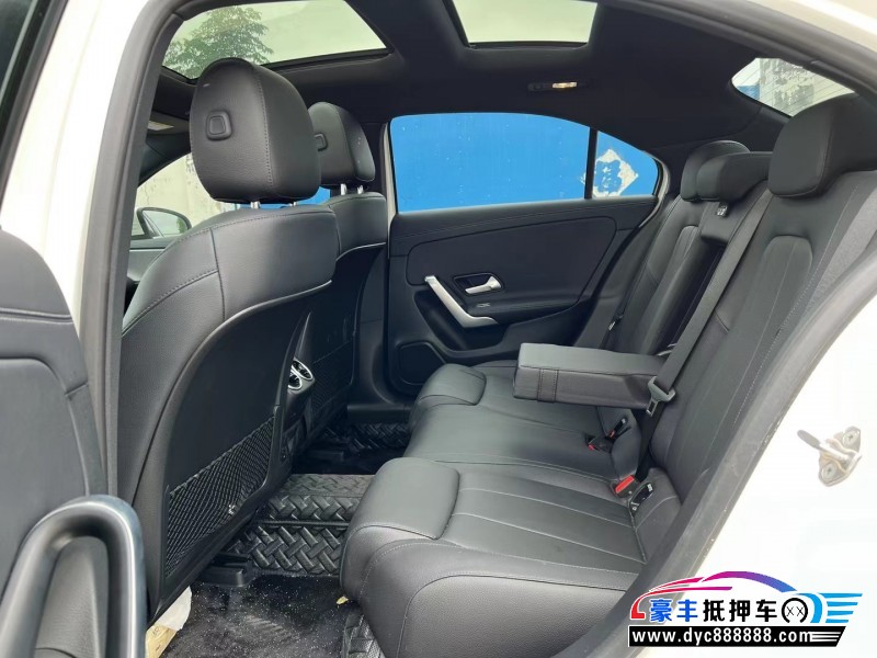 23年奔驰A轿车抵押车出售