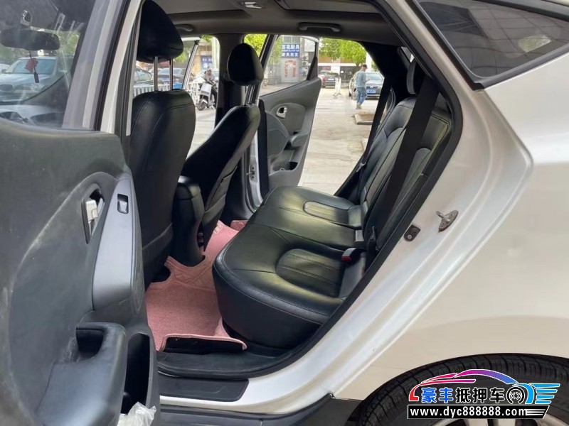 13年现代ix35轿车抵押车出售