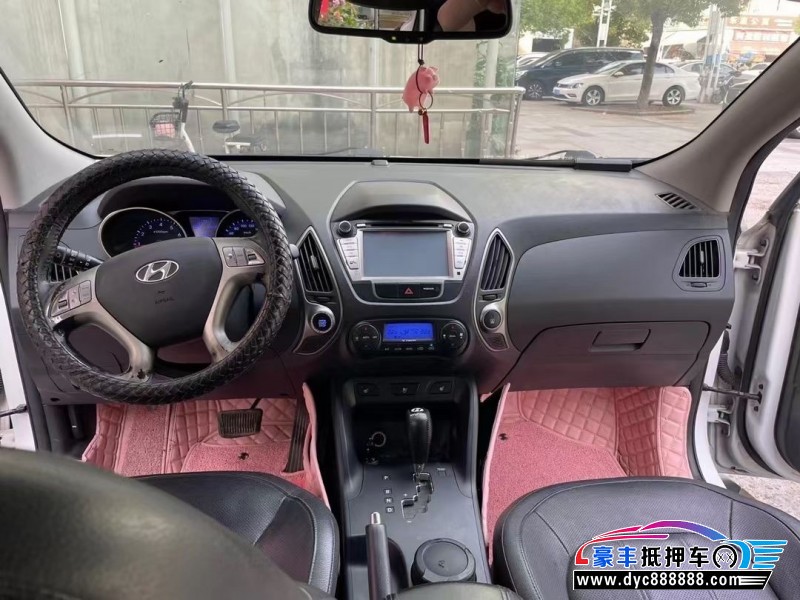 13年现代ix35轿车抵押车出售