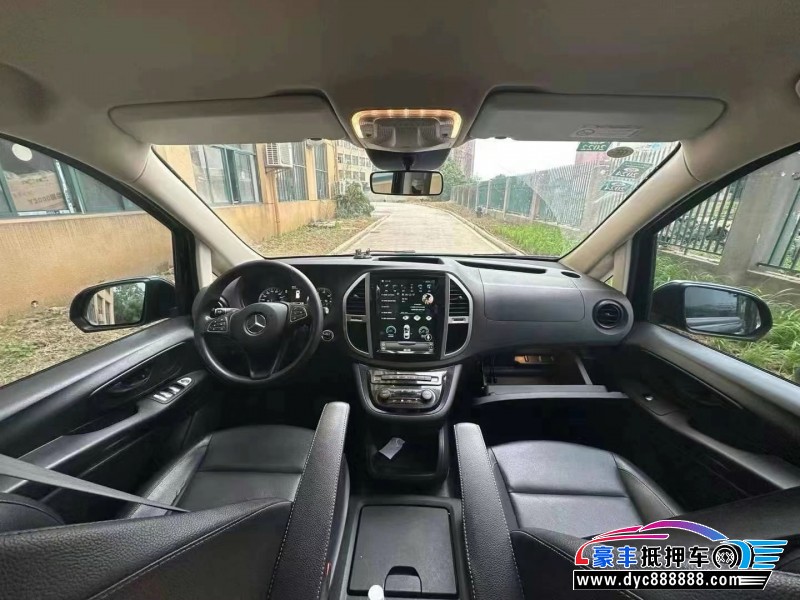 18年奔驰威霆轿车抵押车出售