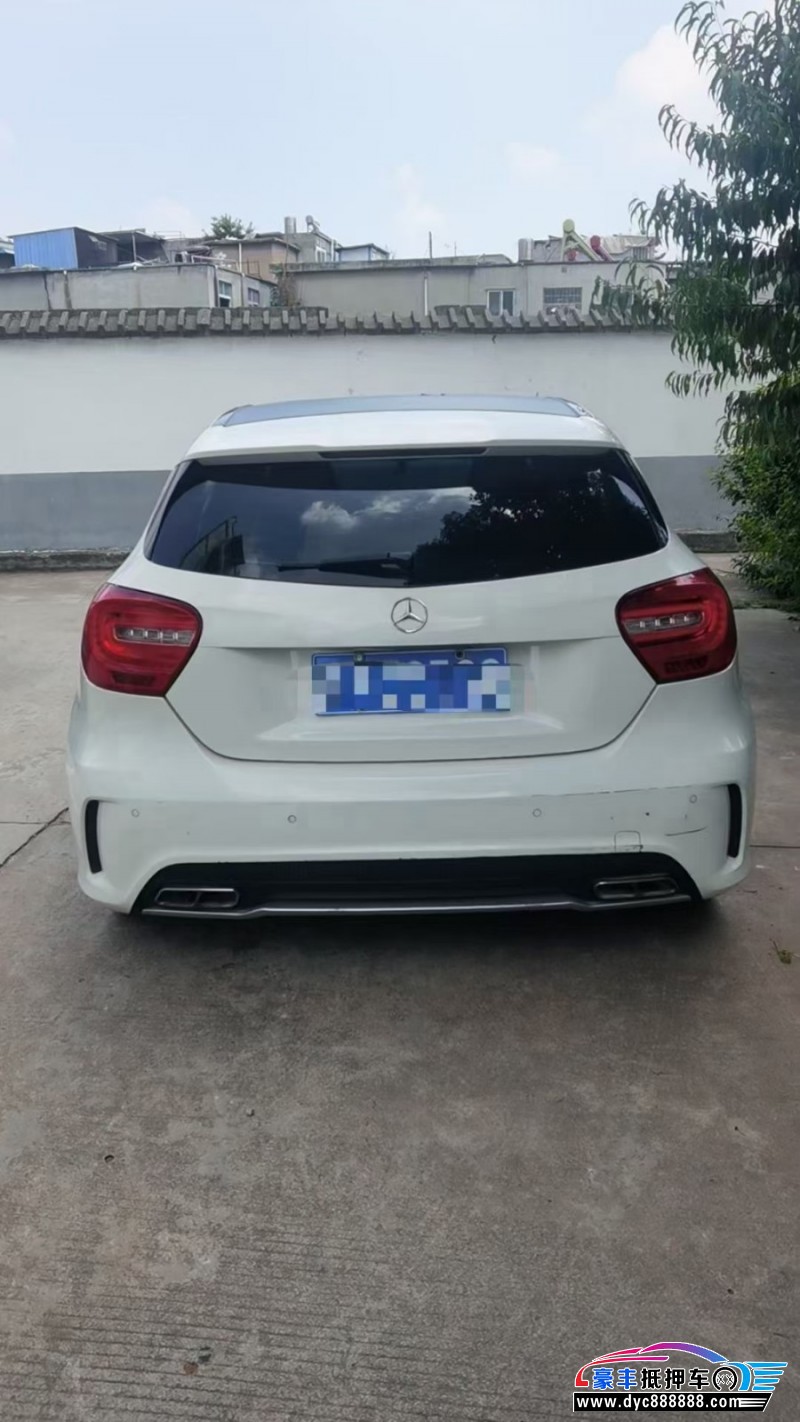 15年奔驰A轿车抵押车出售