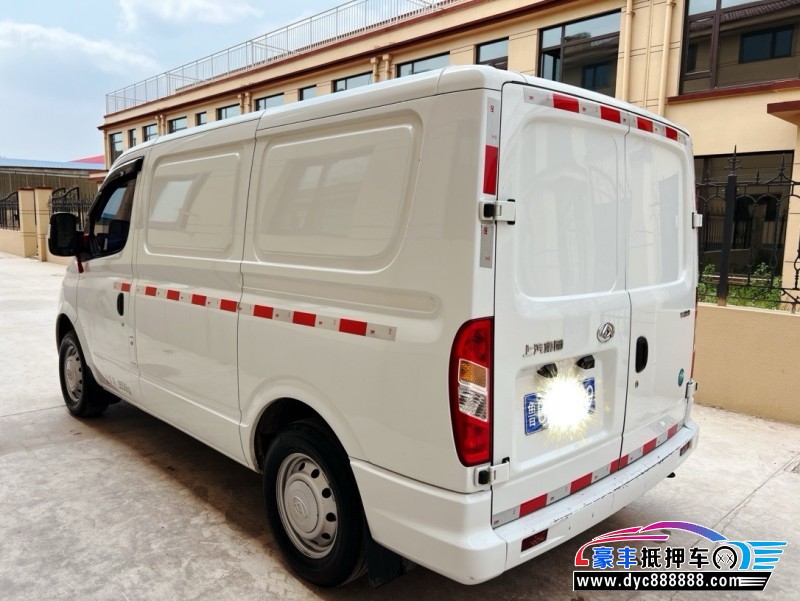 23年上汽大通V80轿车抵押车出售