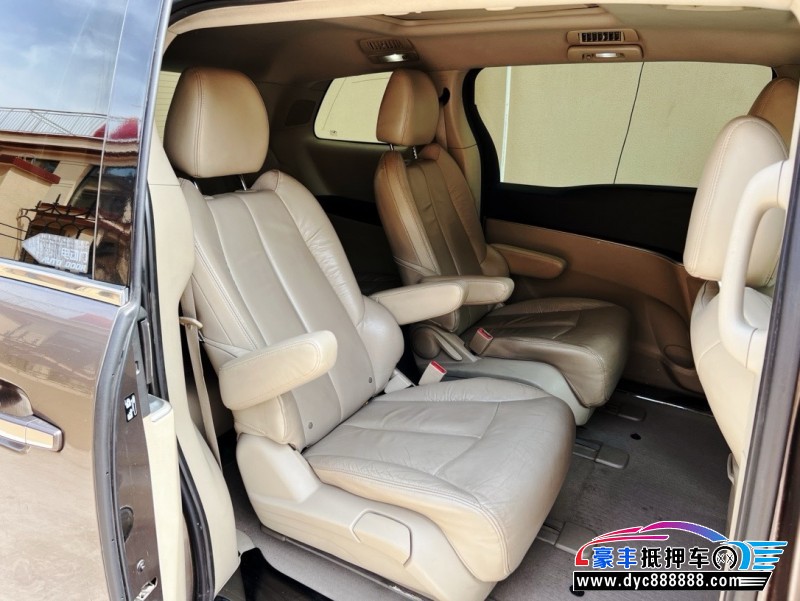 15年别克GL8轿车抵押车出售