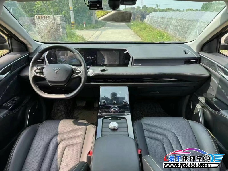 22年哪吒U轿车抵押车出售