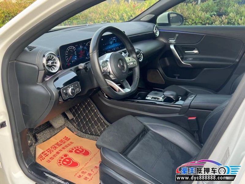 19年奔驰A轿车抵押车出售