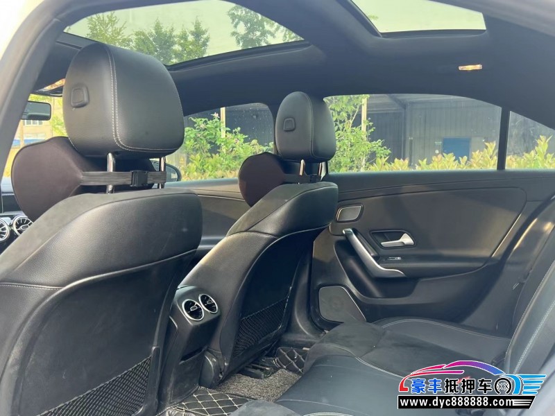 19年奔驰A轿车抵押车出售