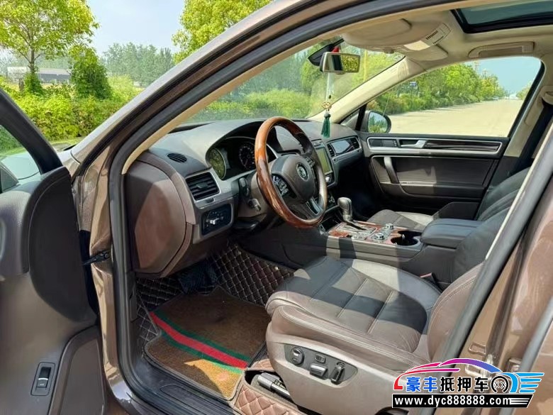 15年大众途锐轿车抵押车出售