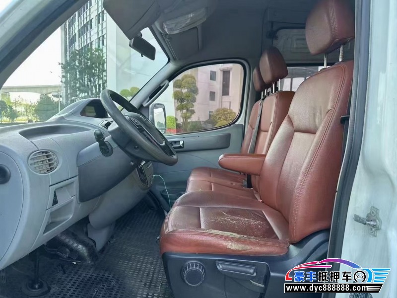 18年上汽大通V80轿车抵押车出售