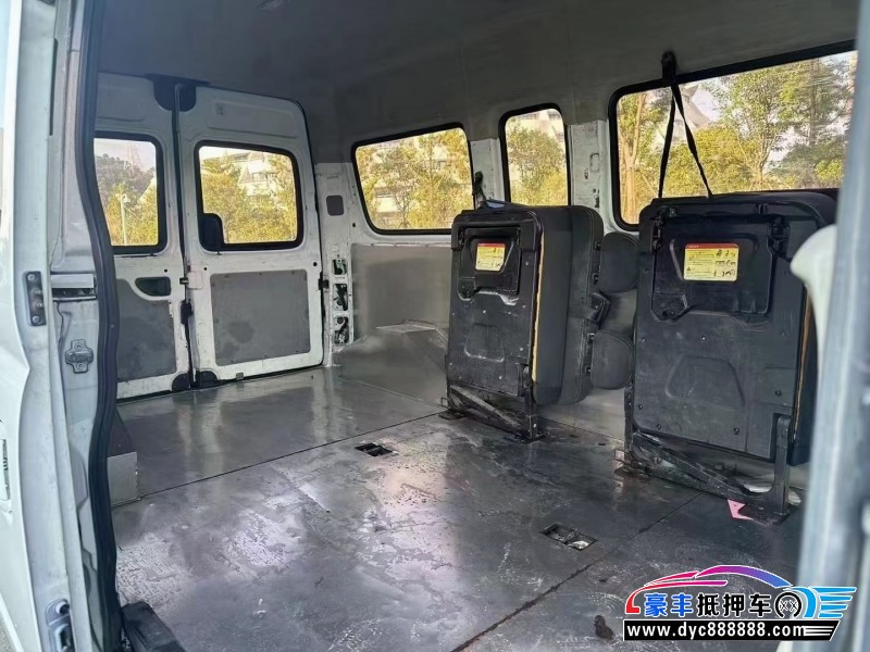 18年上汽大通V80轿车抵押车出售