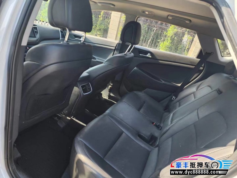 15年现代途胜轿车抵押车出售