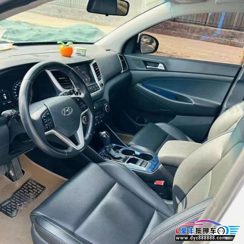 17年现代途胜轿车抵押车出售