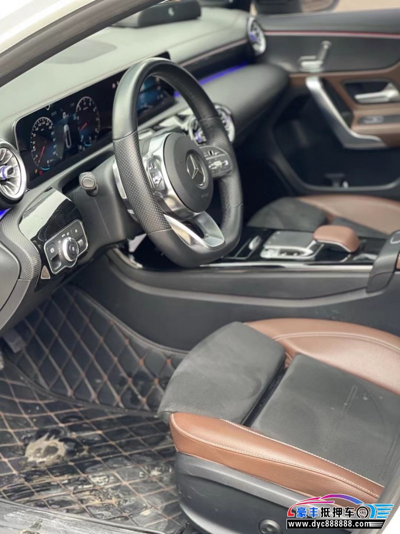 19年奔驰A轿车抵押车出售