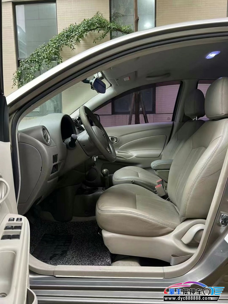 12年日产阳光轿车抵押车出售