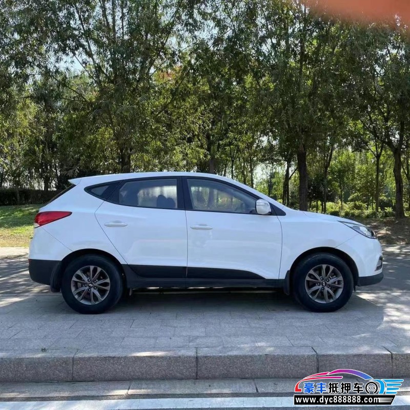 17年现代ix35轿车抵押车出售