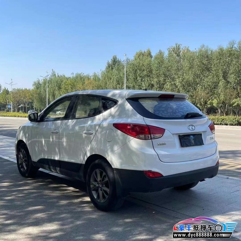 17年现代ix35轿车抵押车出售
