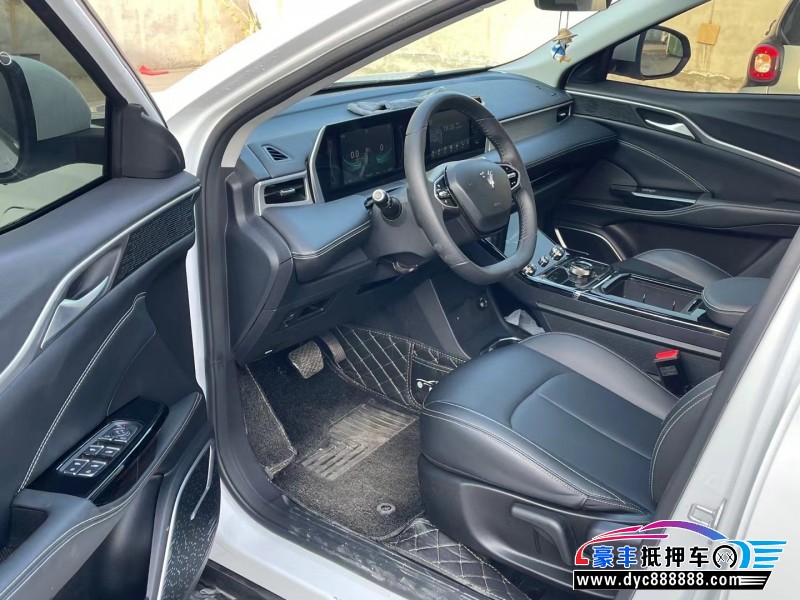 23年哪吒U轿车抵押车出售