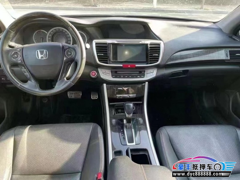 16年本田雅阁轿车抵押车出售
