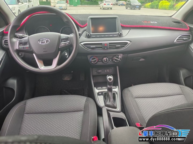 17年现代悦动轿车抵押车出售