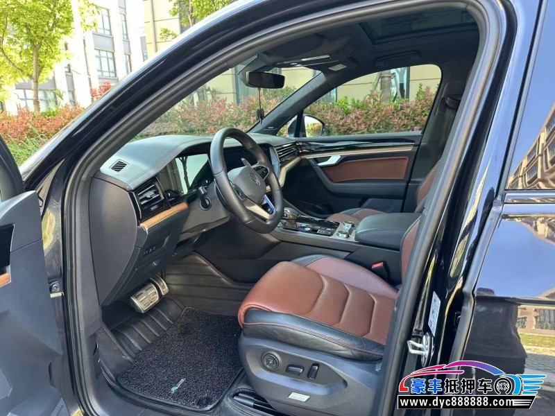 20年大众途锐轿车抵押车出售