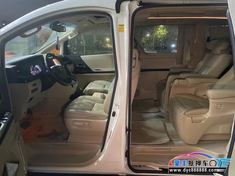 15年丰田埃尔法轿车抵押车出售