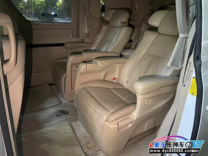 15年丰田埃尔法轿车抵押车出售