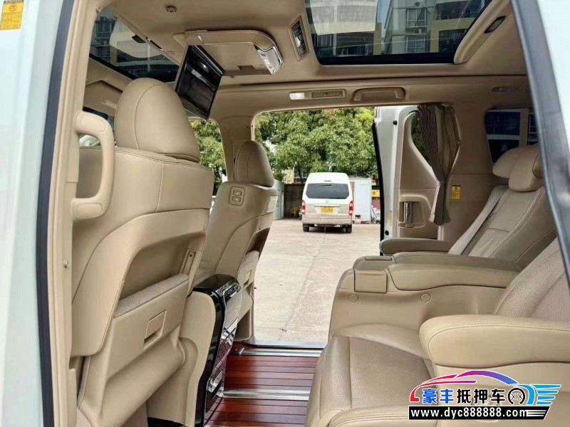 16年丰田埃尔法轿车抵押车出售