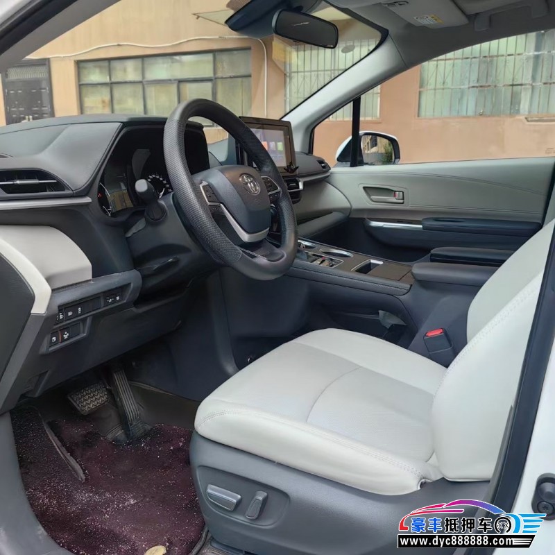 24年丰田塞纳轿车抵押车出售