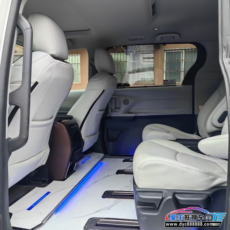 24年丰田塞纳轿车抵押车出售