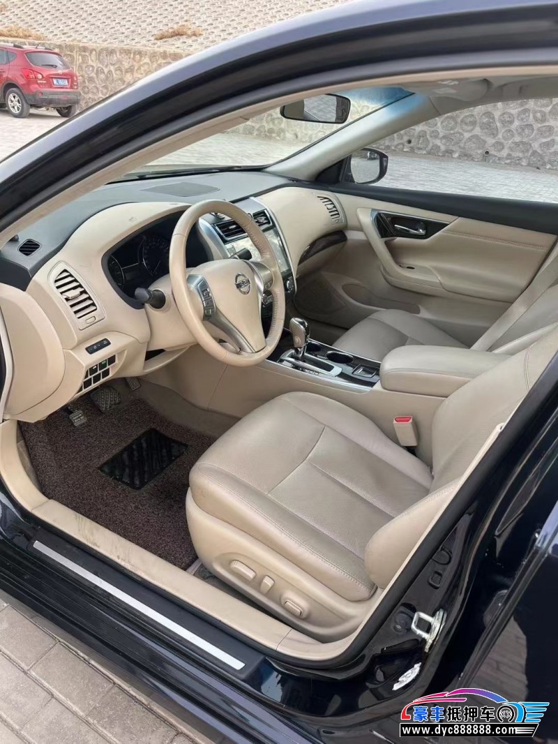 15年日产天籁轿车抵押车出售