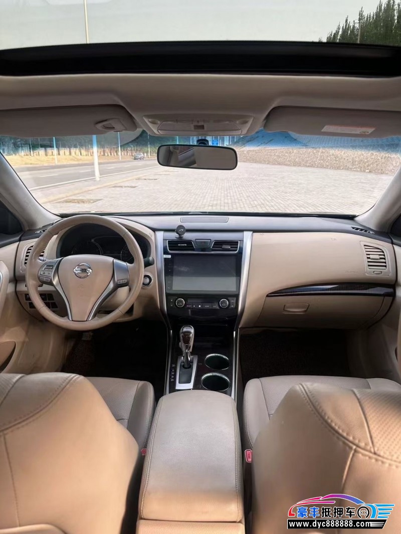 15年日产天籁轿车抵押车出售