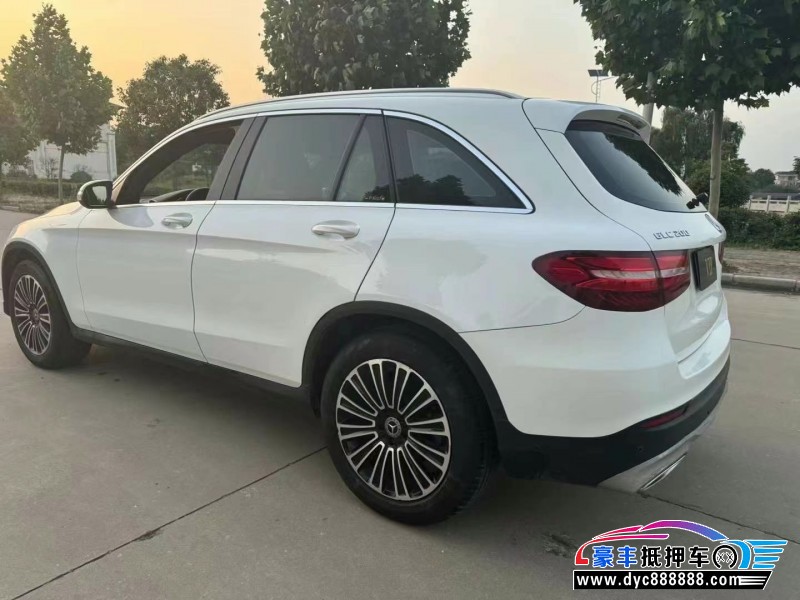 18年奔驰GLC轿车抵押车出售