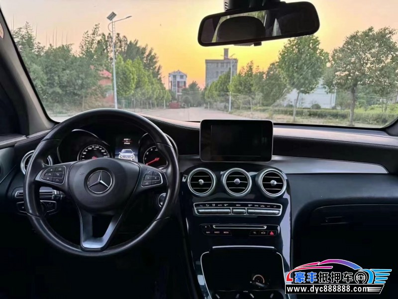 18年奔驰GLC轿车抵押车出售