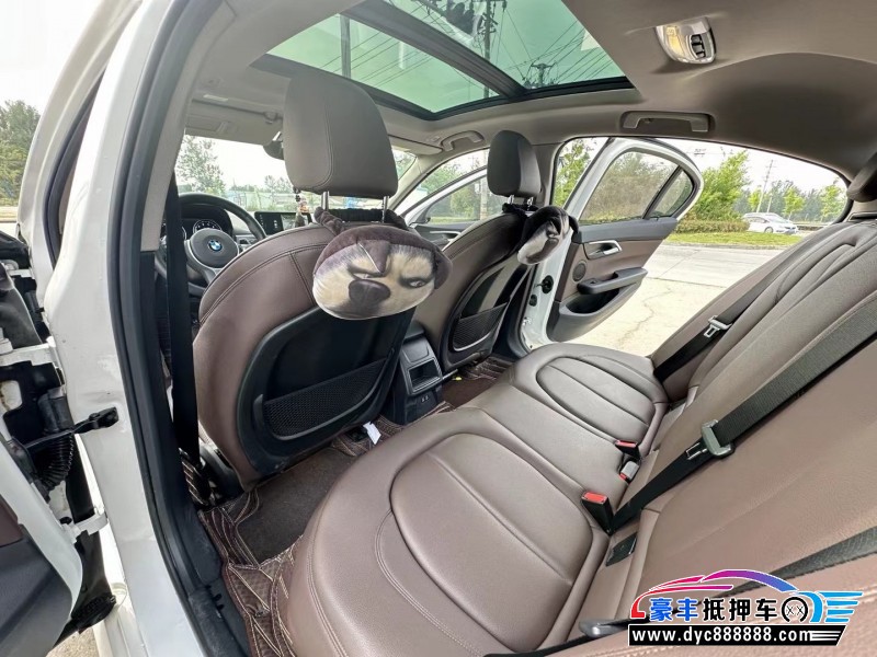 19年宝马1系轿车抵押车出售