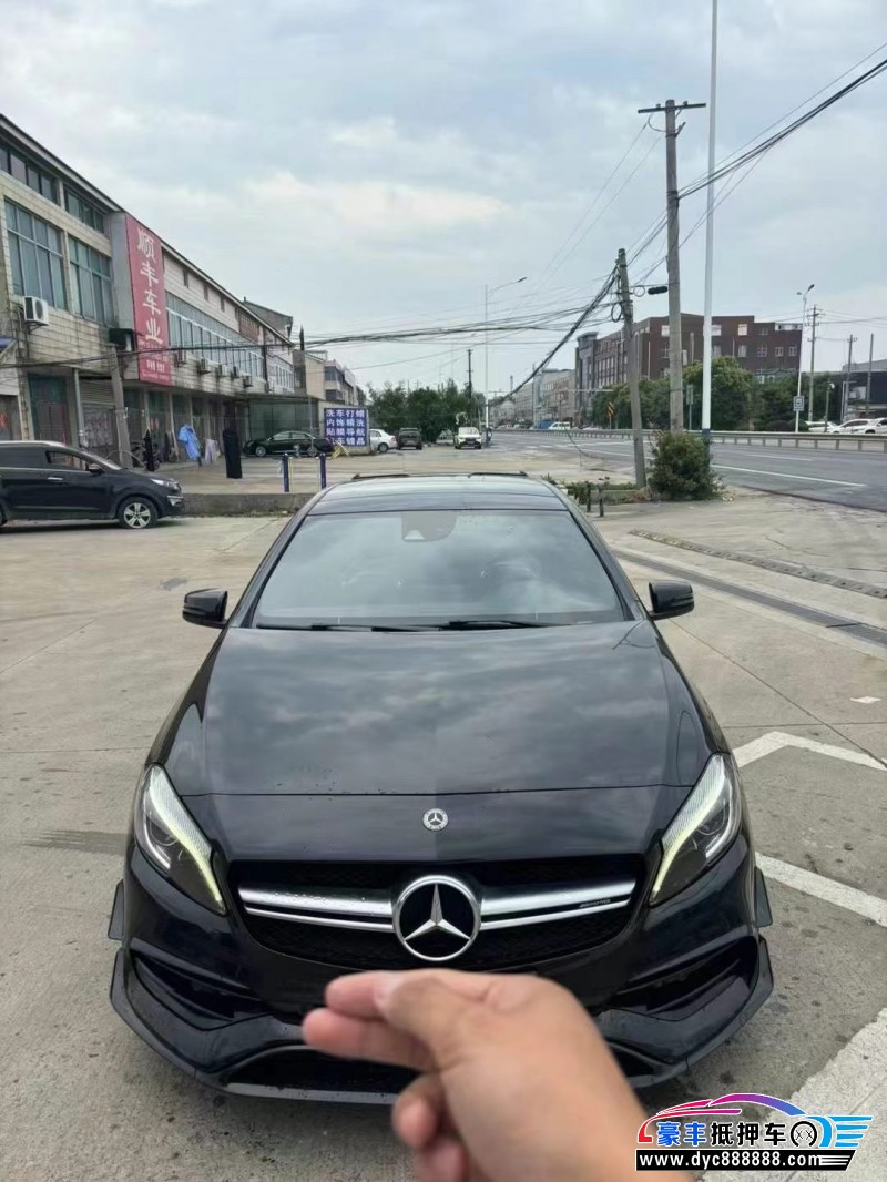 18年奔驰A轿车抵押车出售