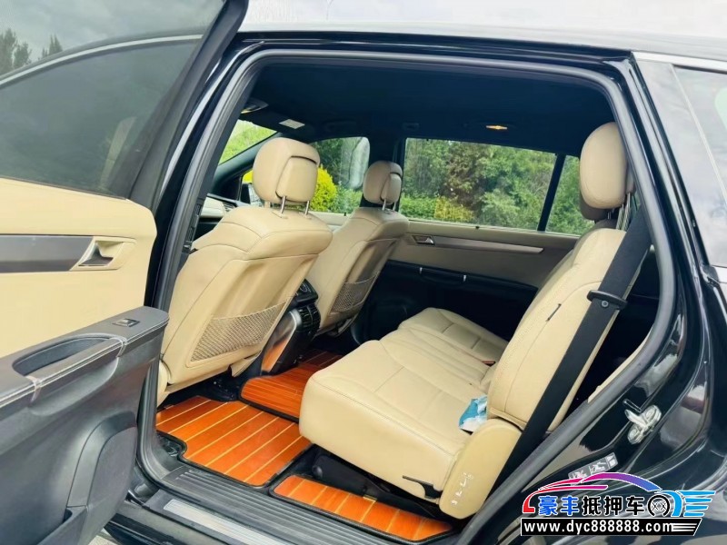 13年奔驰R轿车抵押车出售