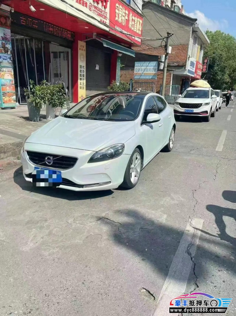 15年沃尔沃V40轿车抵押车出售