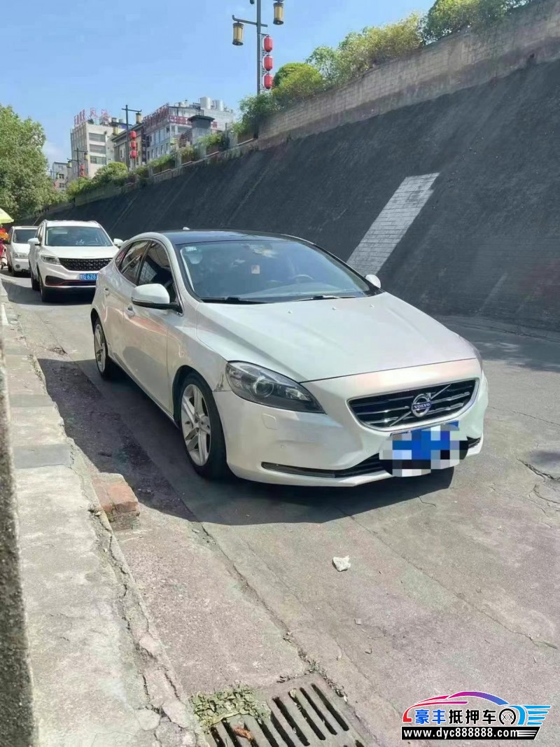 15年沃尔沃V40轿车抵押车出售
