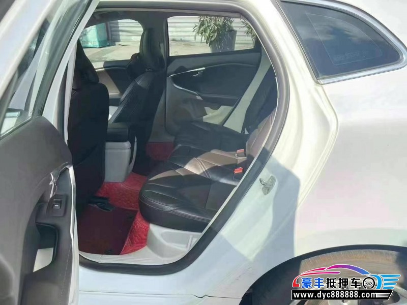 15年沃尔沃V40轿车抵押车出售