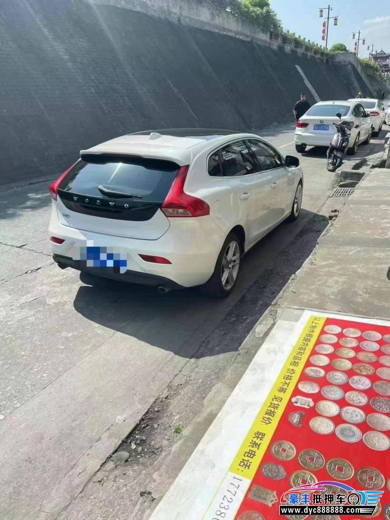 15年沃尔沃V40轿车抵押车出售