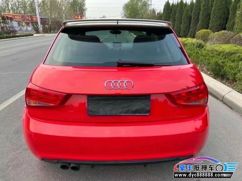 13年奥迪A1轿车抵押车出售