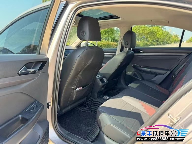 18年大众宝来轿车抵押车出售