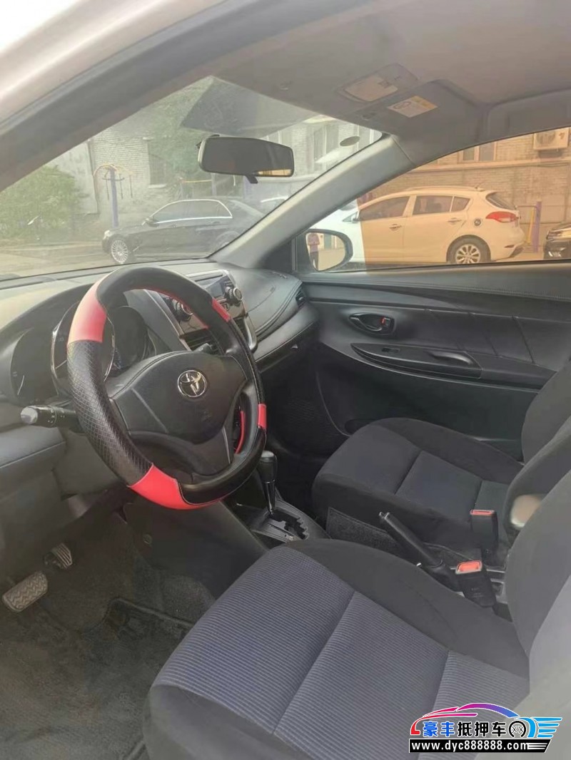 17年丰田致享轿车抵押车出售