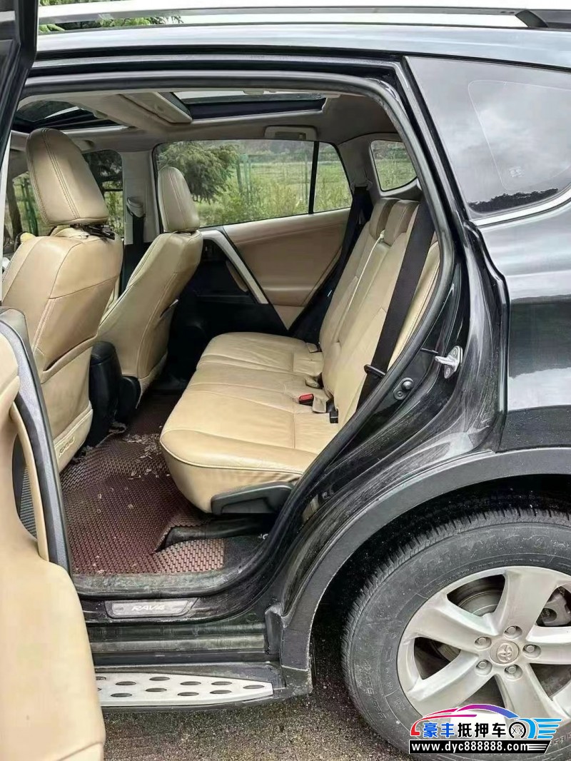 14年丰田RAV4轿车抵押车出售