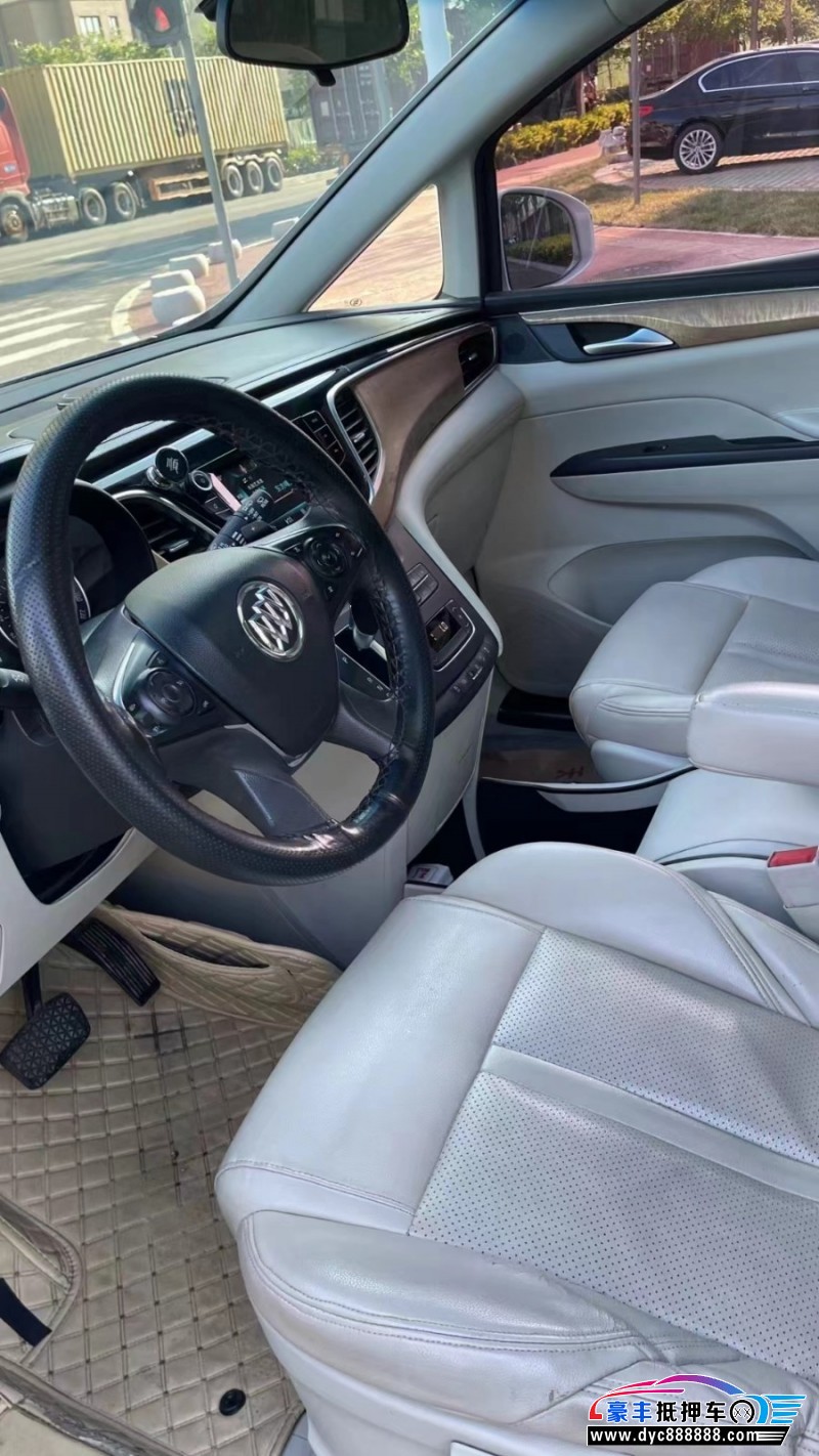 17年别克GL8轿车抵押车出售