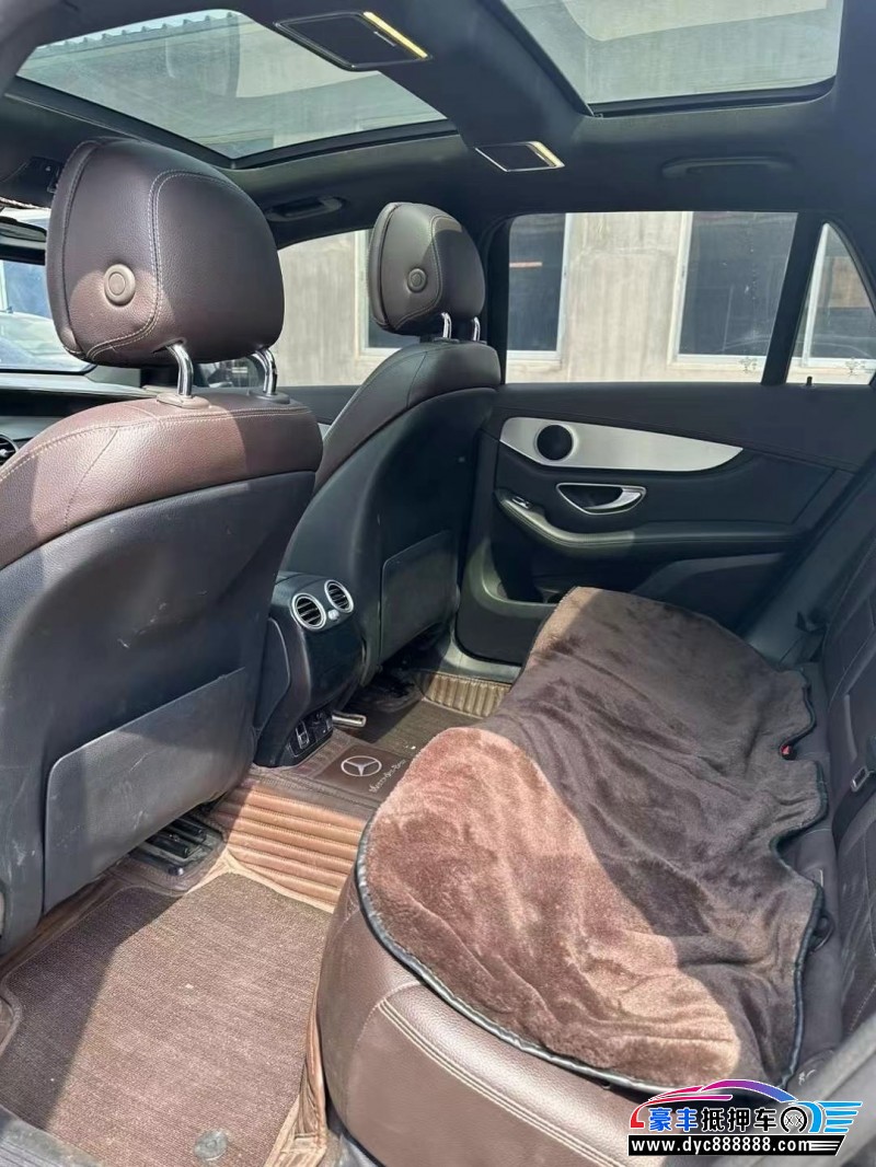 19年奔驰GLC轿车抵押车出售