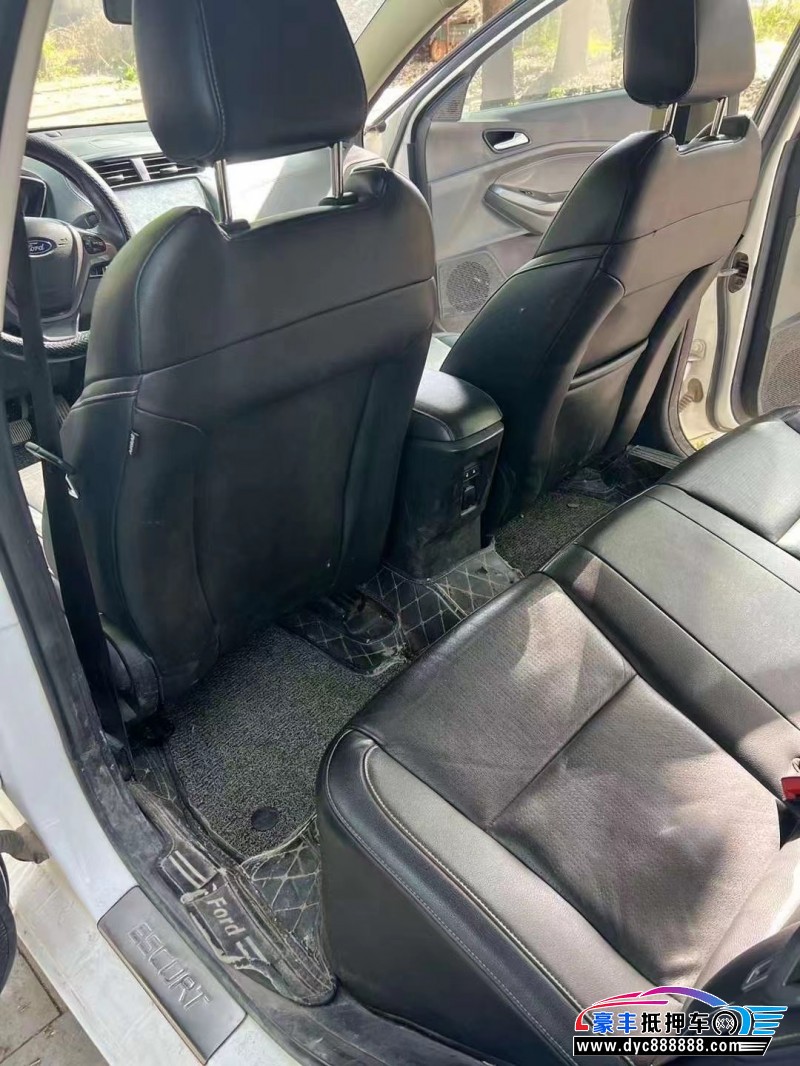 17年福特福克斯轿车抵押车出售