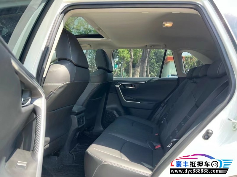 21年丰田RAV4荣放轿车抵押车出售