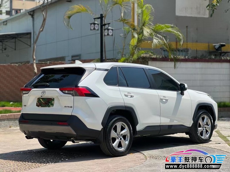 21年丰田RAV4荣放轿车抵押车出售